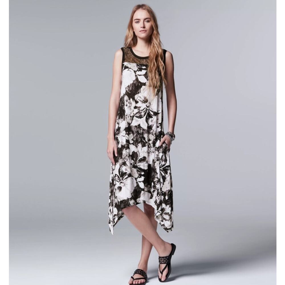 Simply‎ Vera Vera Wang Black and White Floral Lace Handkerchief Dress
